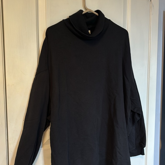 NWOT American Eagle Oversized Jegging Fit Turtleneck - Picture 1 of 6